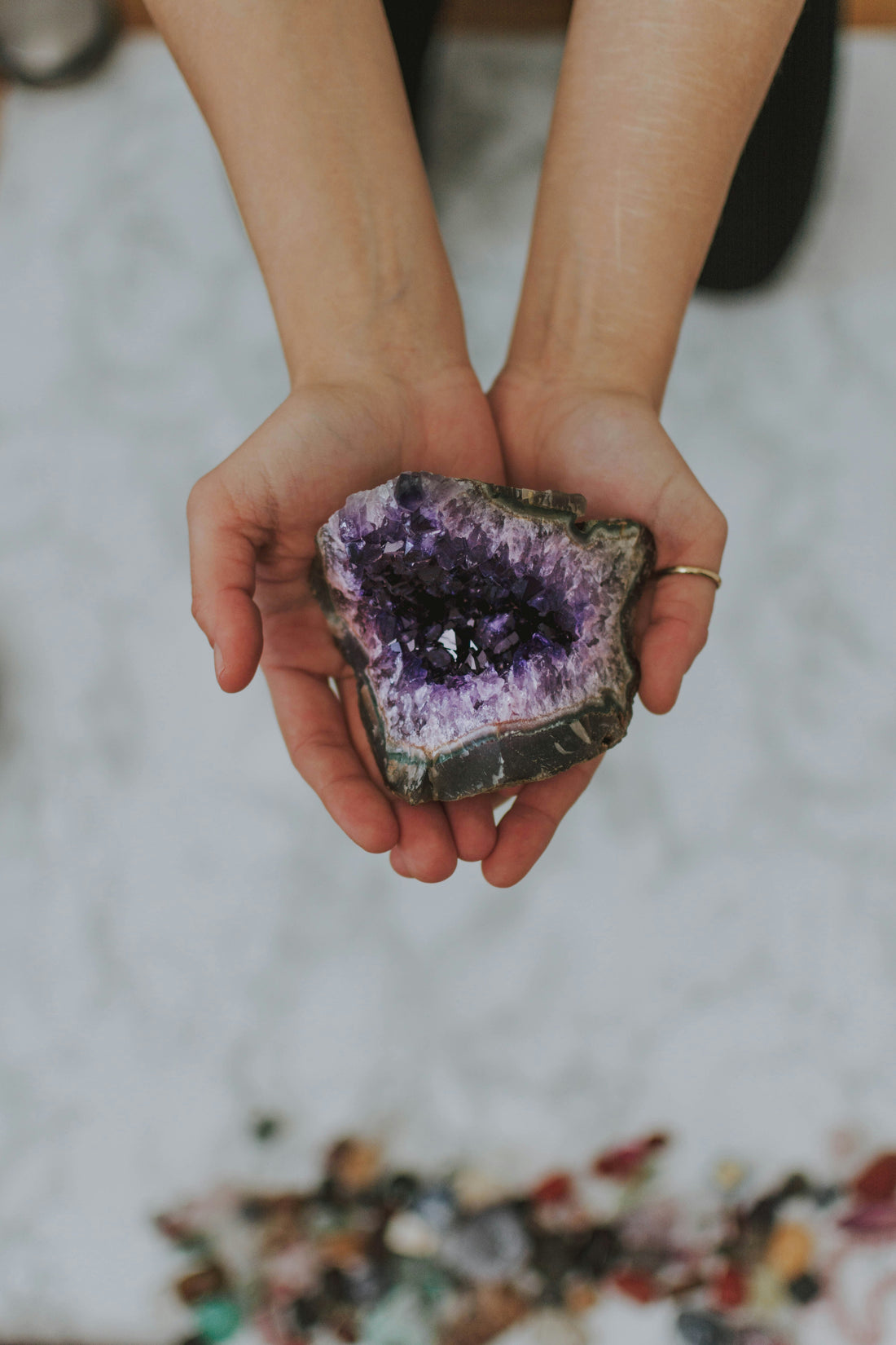 The Real Story Behind Crystal Healing: History, Placebo & Mindful Use